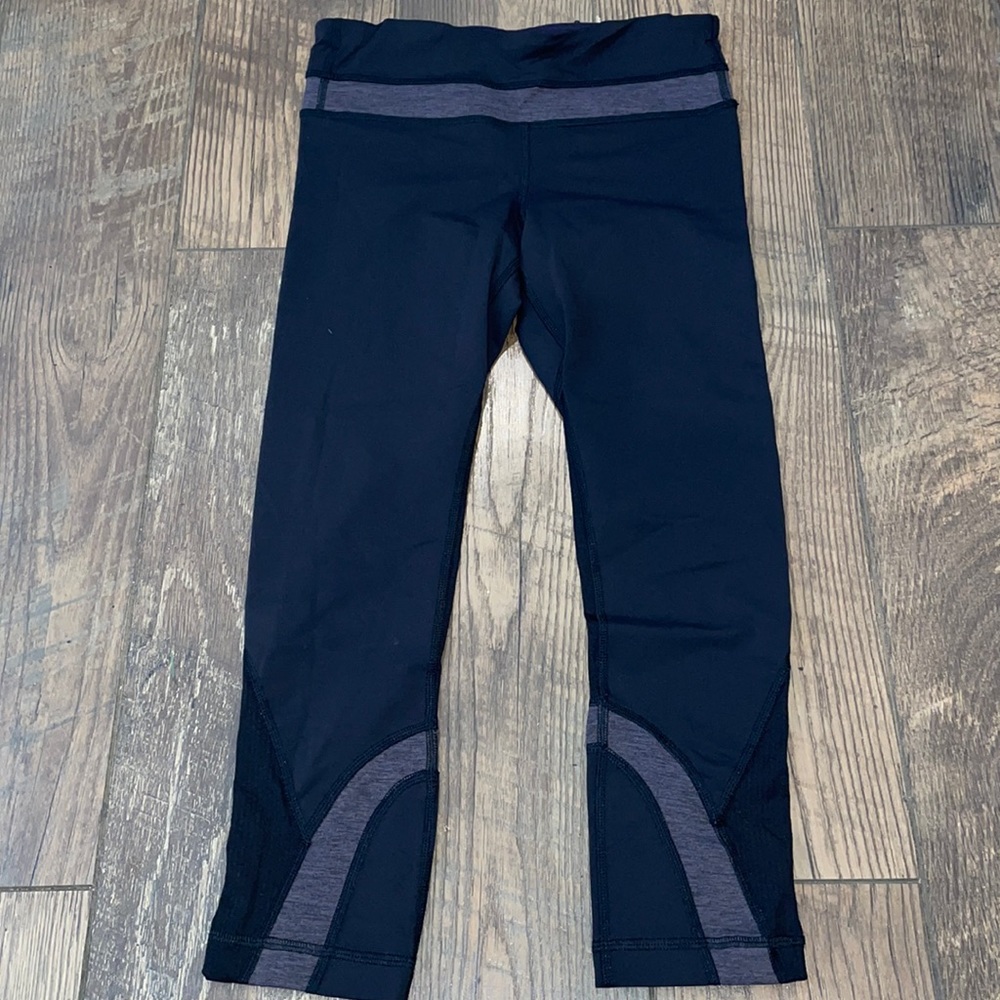 LuluLemon Crop‎ Mesh Black/Grey Leggings Size 4